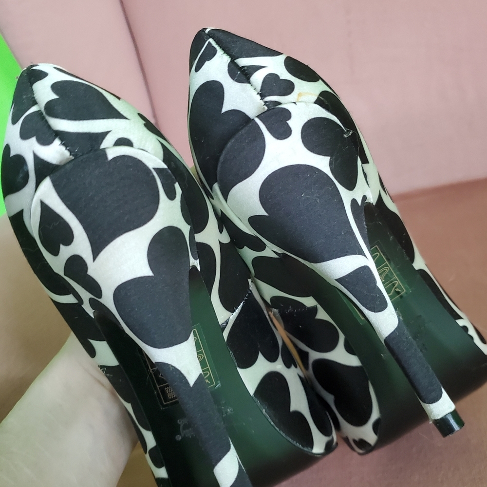 Hello kitty heels 8.5 - Picture 3 of 4